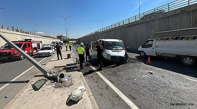 Kahramanmaraş’ta kamyonet aydınlatma direğine çarptı: 1 yaralı