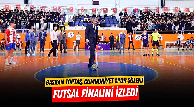 Başkan Toptaş, Cumhuriyet Spor Şöleni futsal finalini izledi