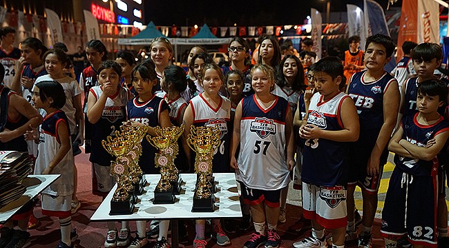 Geleceğin Basketbol Yıldızları Kupalarına Kavuştu